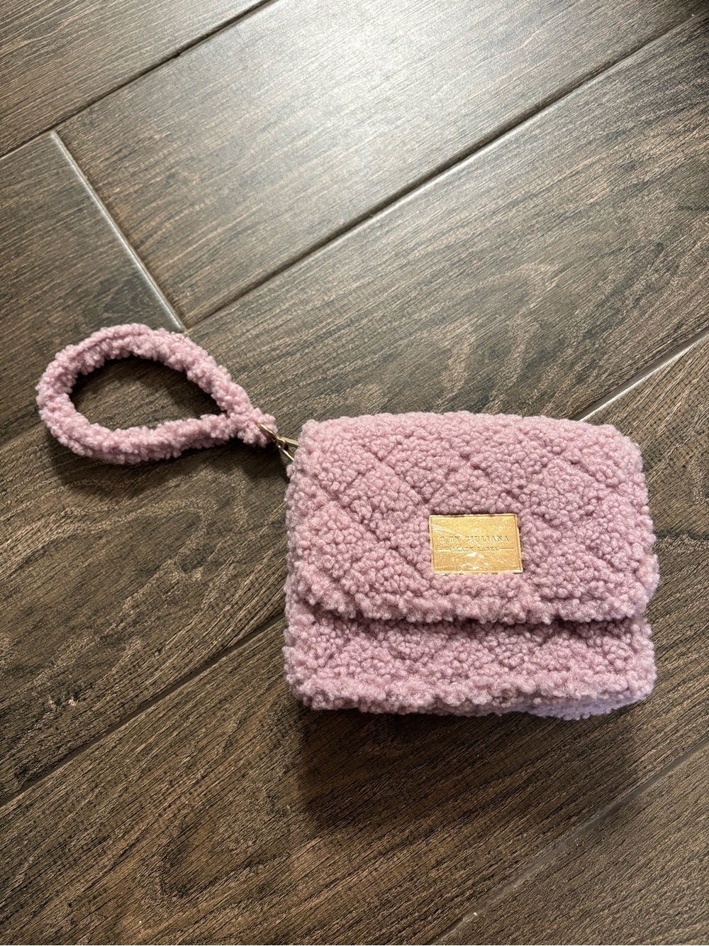G by Giuliana / NWOT Lilac Pink Sherpa Teddy Crossbody with Gold Chain